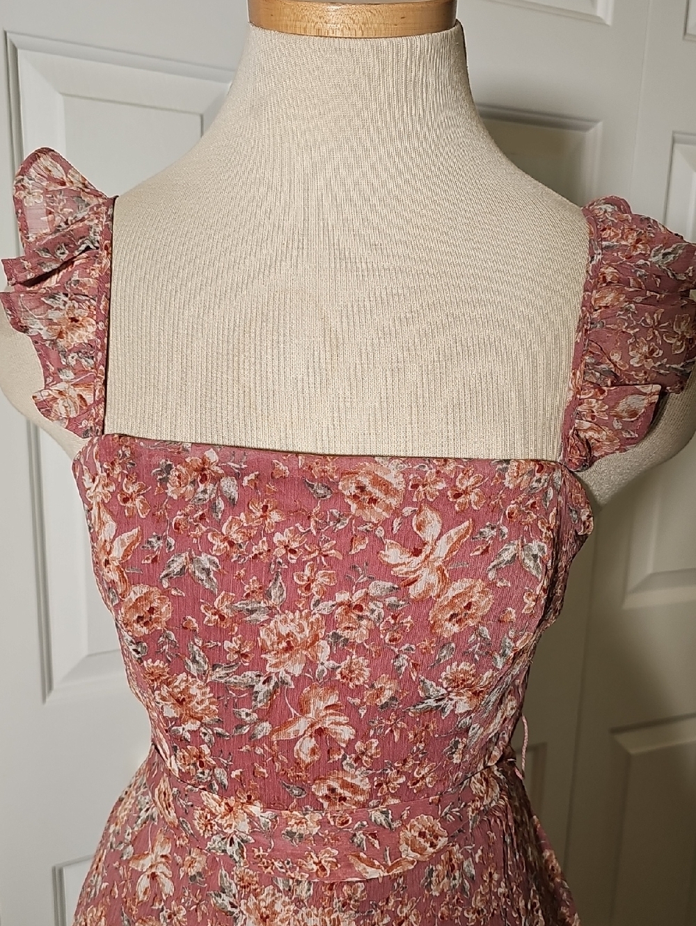 Floral Ruffle Tiered Sundress in Dusty Rose. Size Small. Lined Back Zipper. - Picture 2 of 8